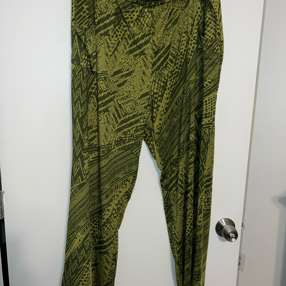 Antthony Women's Modern Essential Flair Leg Pant Olive Inseam 30” Elastic Waist